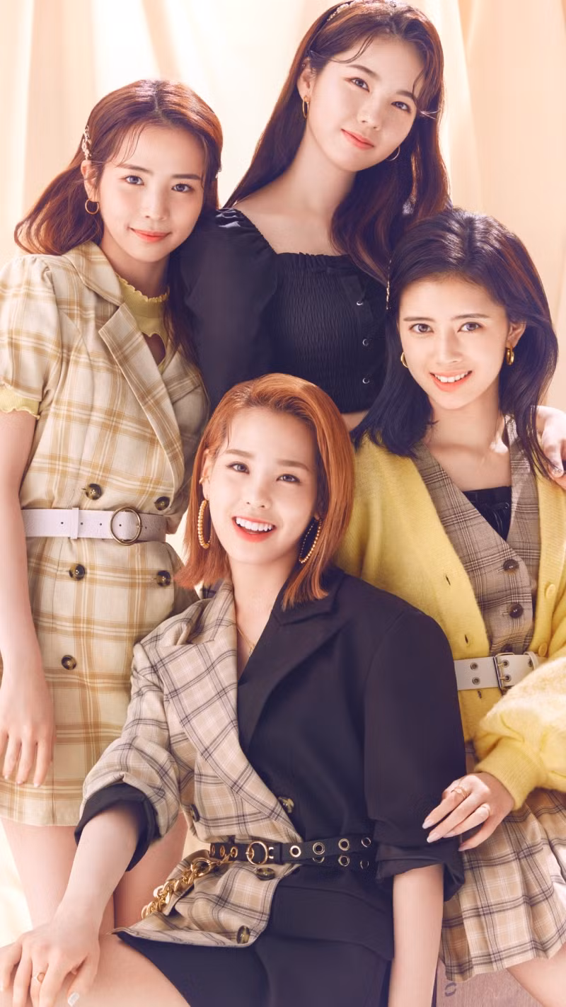 Nhóm nhạc “chị em” của TWICE ở Nhật làm đại sứ thời trang cho nhãn hàng bình dân toàn cầu ảnh 3