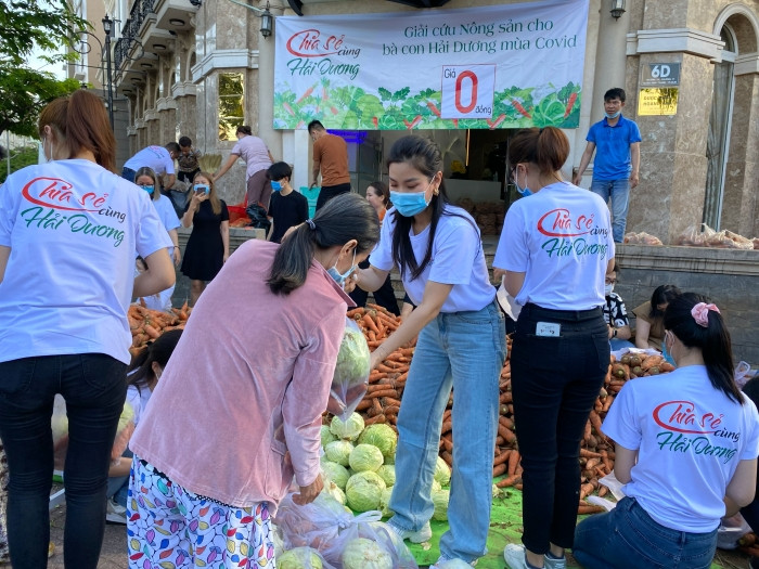 Á hậu Phương Anh cùng dàn người đẹp chung tay “giải cứu” 5 tấn nông sản Hải Dương ảnh 4