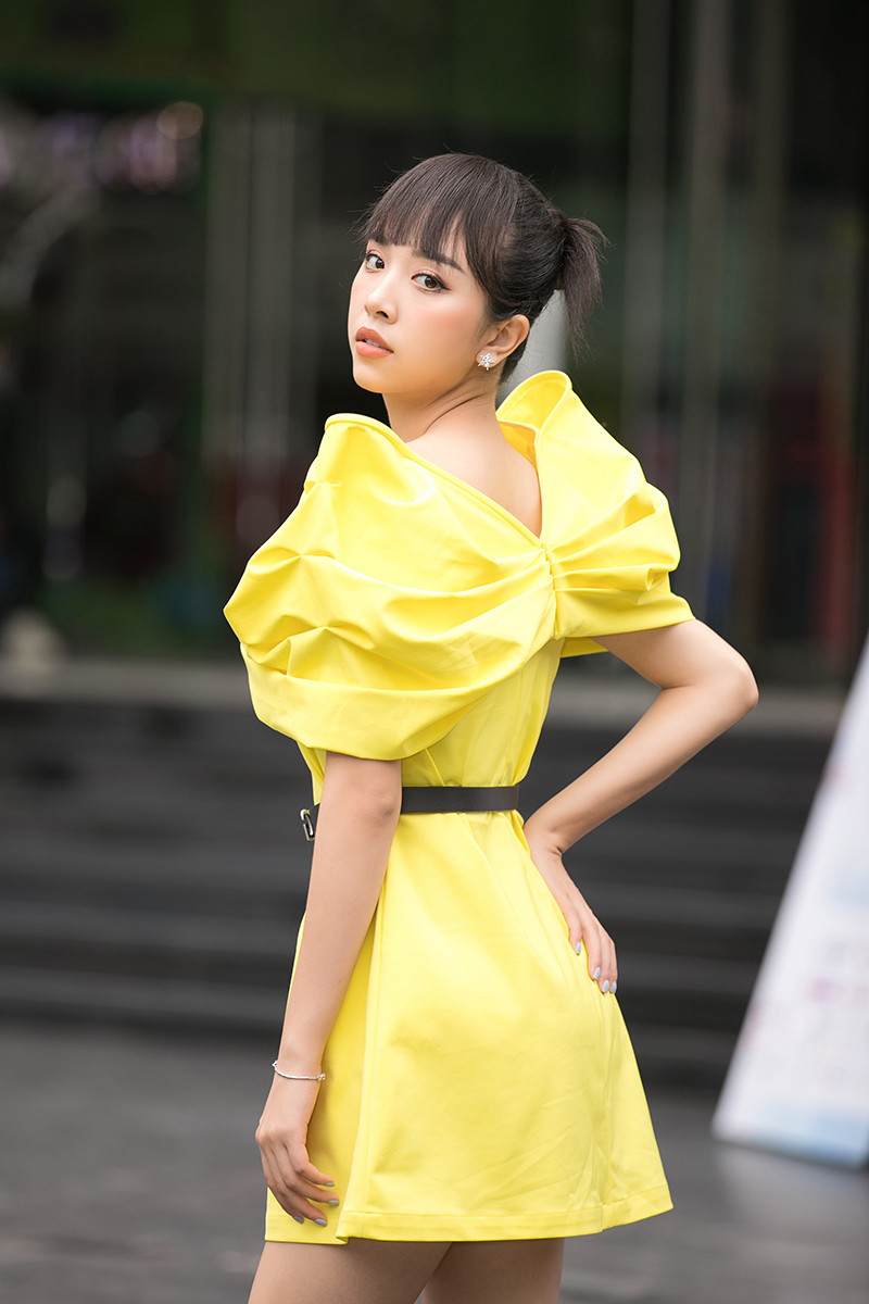 Tiểu Vy, Mỹ Linh xinh tươi trẻ trung, “đối lập” bất ngờ trong sơ khảo Hoa Hậu Việt Nam ảnh 9