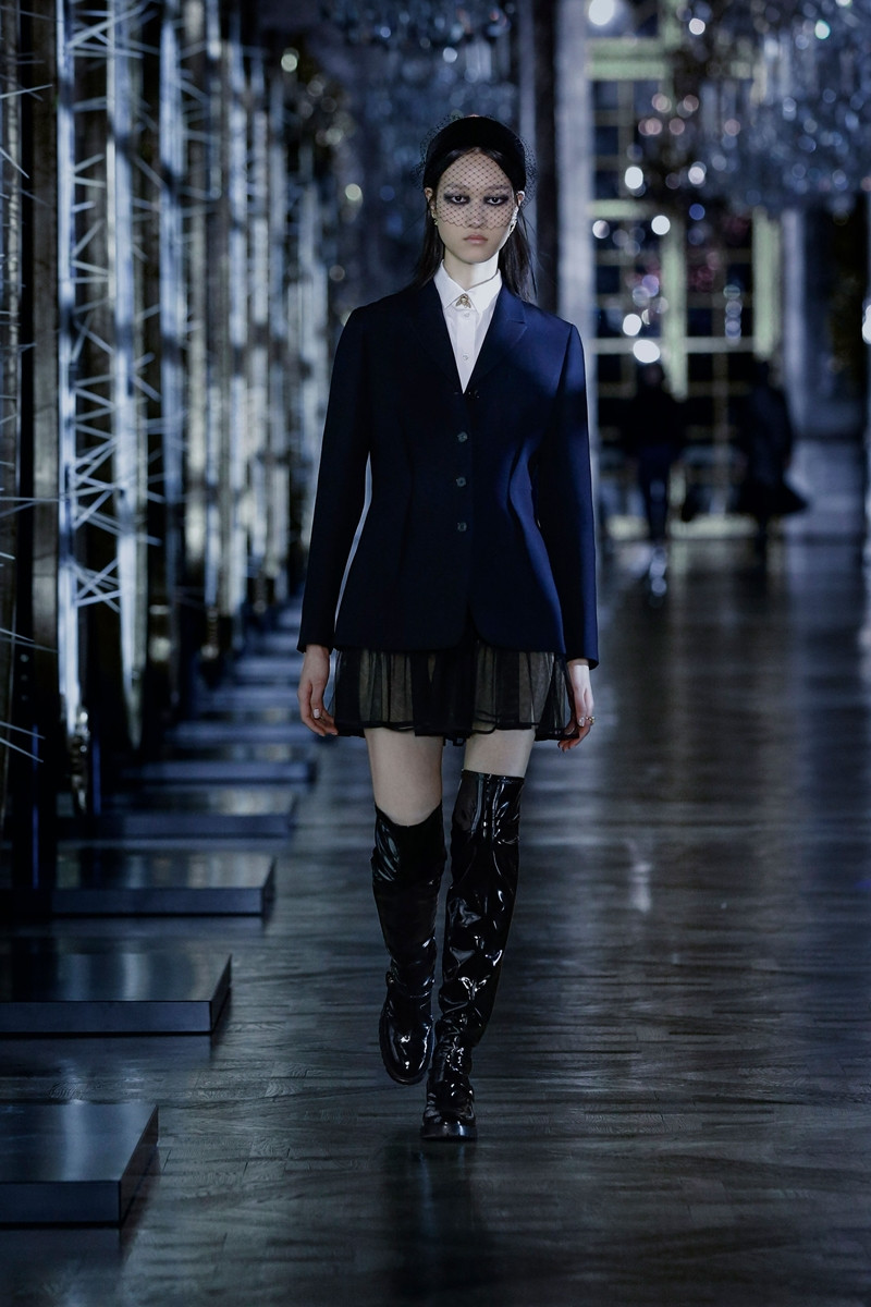 Dior tung BST Thu Đông 2021 với các thiết kế được lấy cảm hứng từ đại sứ thương hiệu Jisoo ảnh 10