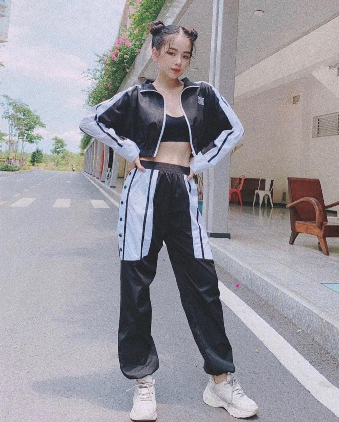 Ngắm gu thời trang chuẩn fashionista của Mie, DJ xinh đẹp của show “Rap Việt” ảnh 2