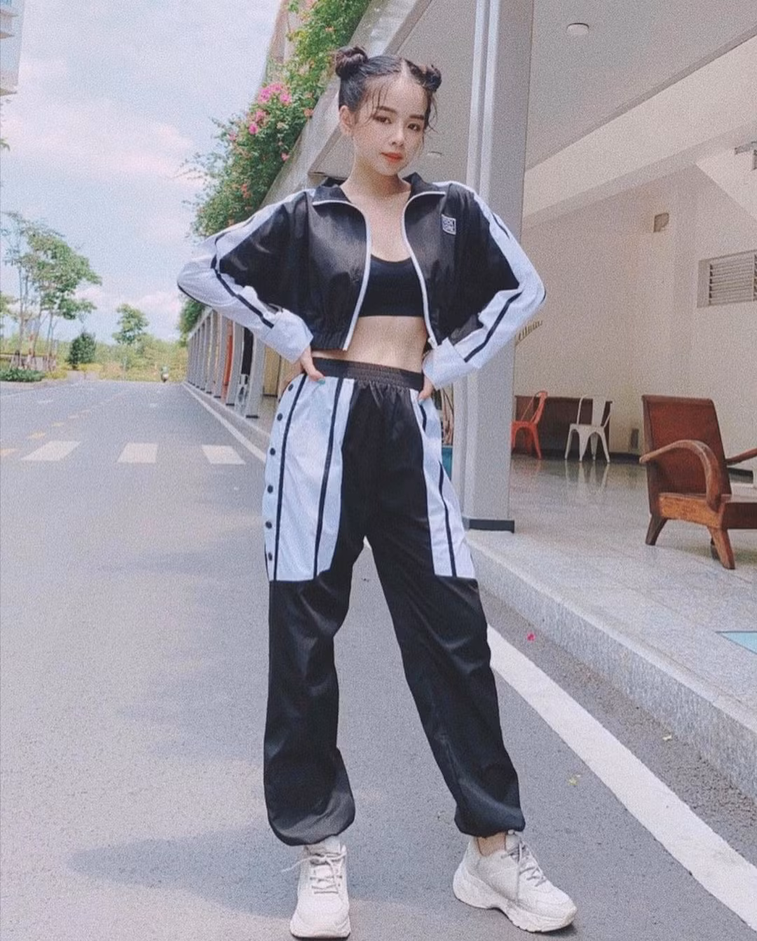 Ngắm gu thời trang chuẩn fashionista của Mie, DJ xinh đẹp của show “Rap Việt” ảnh 2