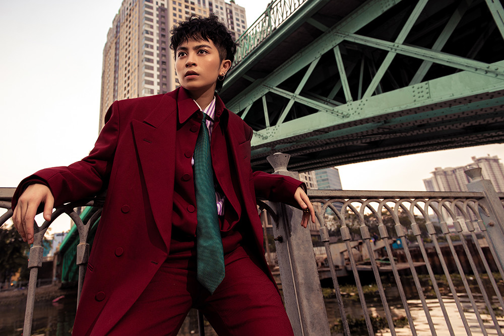 Tung bộ ảnh cực chất bên "người bạn 10 năm", Gil Lê sắp trở lại đường đua V-Pop? ảnh 5