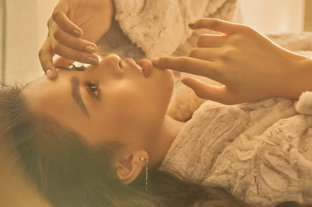 Hết nhiệm kỳ, Hoa hậu Tiểu Vy “bung lụa”, khoe nhan sắc đẹp như siêu mẫu quốc tế ảnh 5