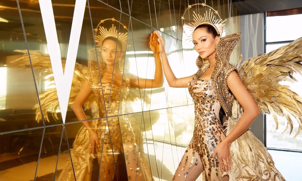 Hoa hậu H’Hen Niê hóa thân thành Nữ thần Mặt Trời đầy quyền lực trong bộ váy đồ sộ ảnh 3