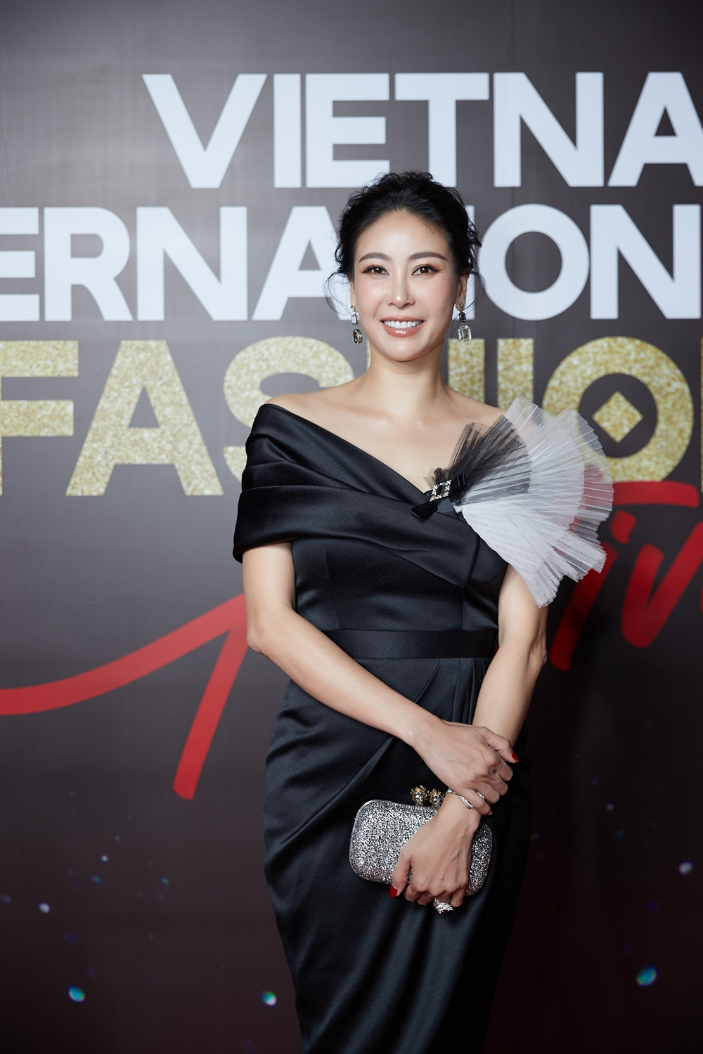 Dàn rapper Việt đổ bộ show thời trang, “lão đại” Wowy, “chị đại” Suboi lên đồ cực ngầu ảnh 4