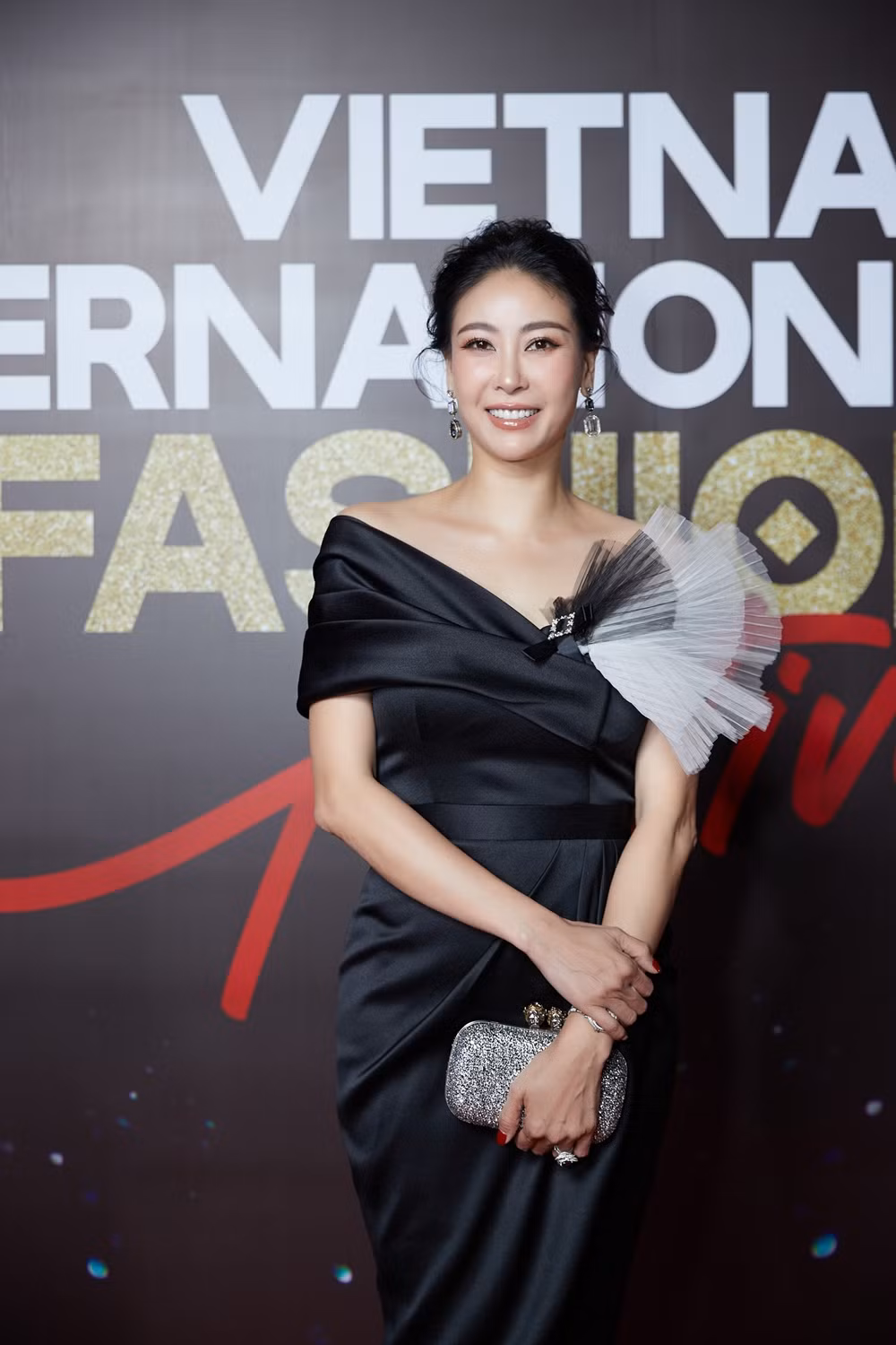 Dàn rapper Việt đổ bộ show thời trang, “lão đại” Wowy, “chị đại” Suboi lên đồ cực ngầu ảnh 4