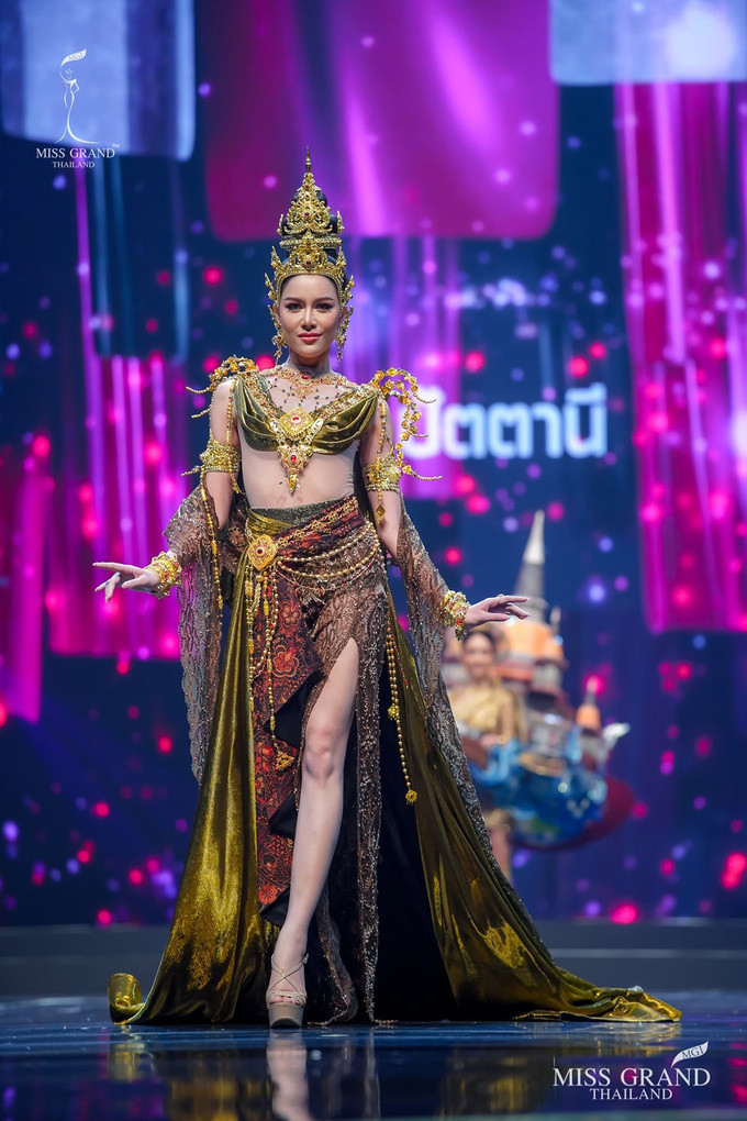 Sốc xỉu với loạt trang phục dân tộc siêu hoành tráng của Miss Grand Thái Lan 2020 ảnh 18