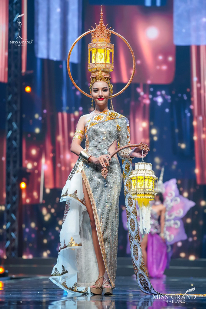 Sốc xỉu với loạt trang phục dân tộc siêu hoành tráng của Miss Grand Thái Lan 2020 ảnh 20