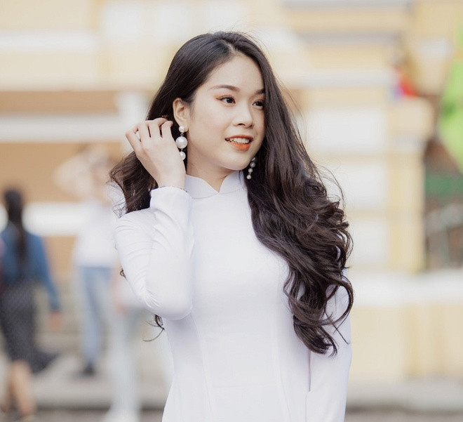 Hotgirl 9x từng tham gia MV Hồ Quang Hiếu được chú ý khi dự thi Hoa hậu Việt Nam ảnh 6