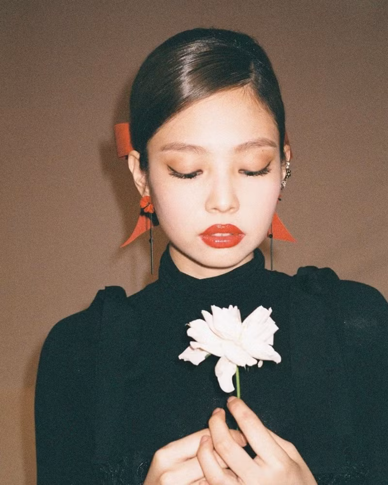 Jennie BLACKPINK tung loạt ảnh không mới, nhưng nhìn kỹ mới thấy sự khác lạ trong đôi mắt ảnh 4