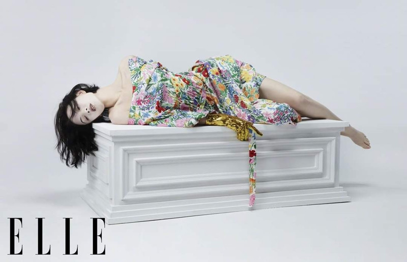 Nghê Ni khiến netizen Trung tranh cãi kịch liệt vì mặt trắng bệch trên bìa ELLE Trung ảnh 5