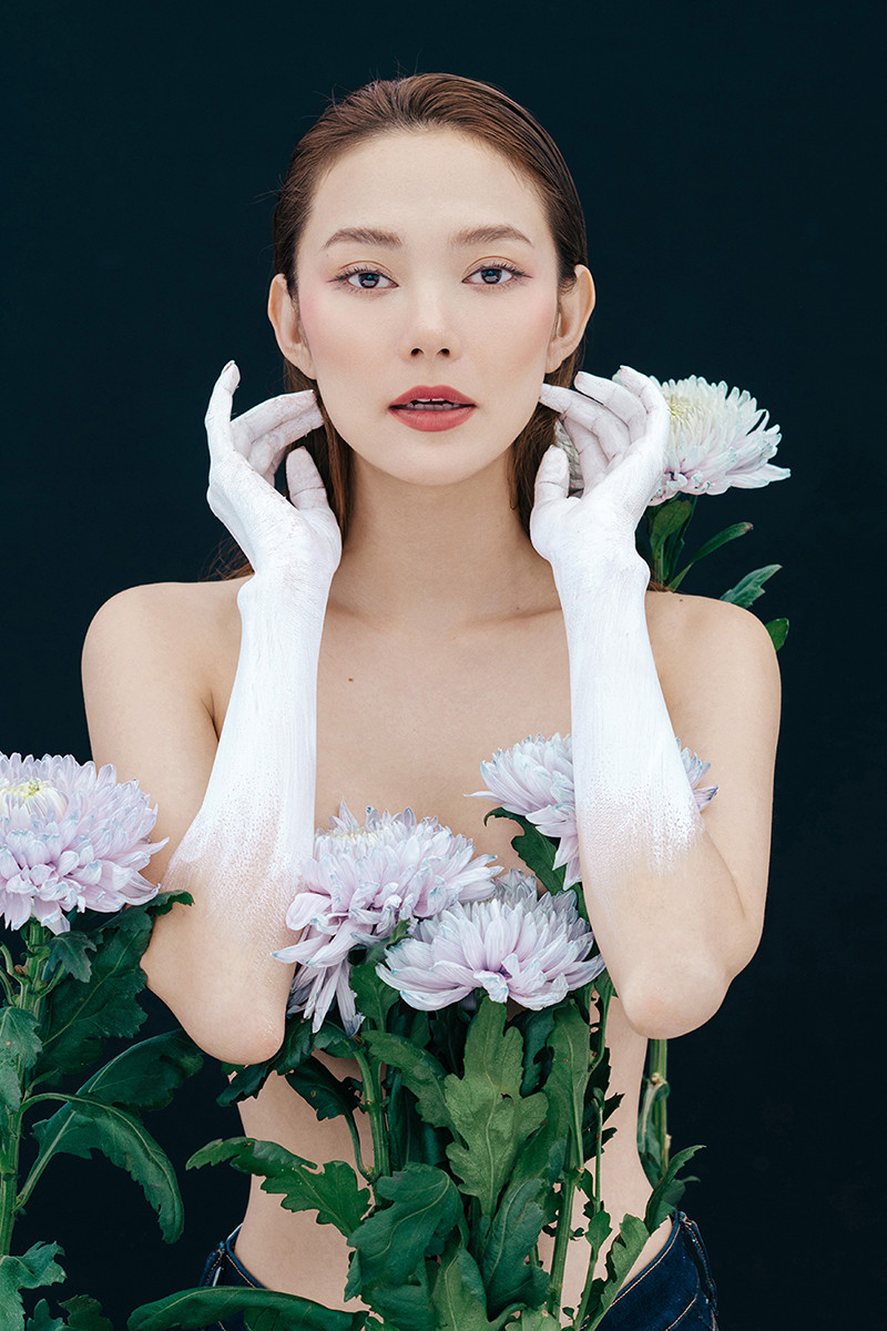 Minh Hằng tung bộ ảnh đón sinh nhật cực quyến rũ, nhưng trang phục hình như hơi sai ảnh 4