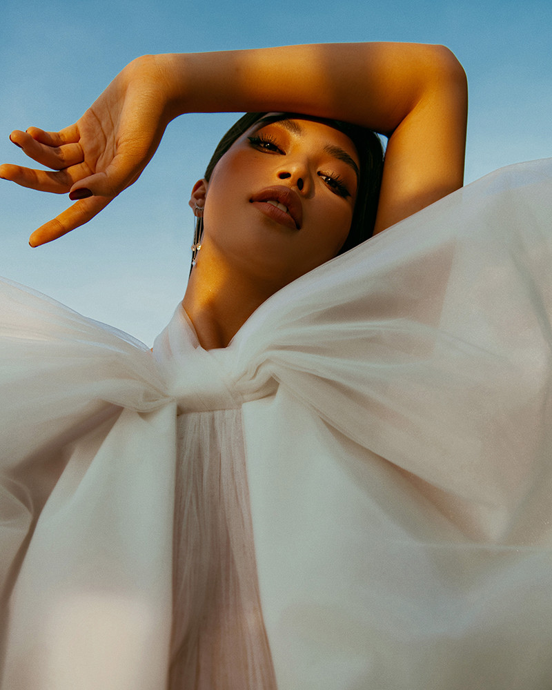 Ngắm Hoa hậu Tiểu Vy đẹp xuất thần trong bộ sưu tập mới của NTK Lê Thanh Hòa ảnh 8