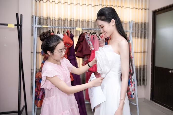 Từ đầm dài đến váy công chúa, Top 35 Hoa Hậu Việt Nam 2020 hứa hẹn một đêm thi Thời trang mãn nhãn ảnh 7