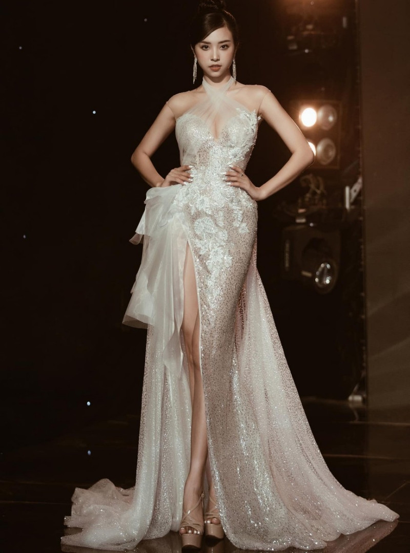 Á hậu Phương Anh, Ngọc Thảo cùng dàn mỹ nhân khoe sắc lộng lẫy trong show diễn chào 2021 ảnh 8