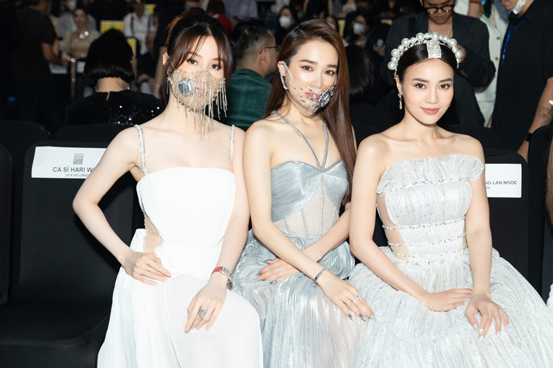 Loạt khẩu trang của Hoa hậu Đỗ Thị Hà và dàn sao: Xứng đáng được tổ chức show diễn riêng ảnh 7