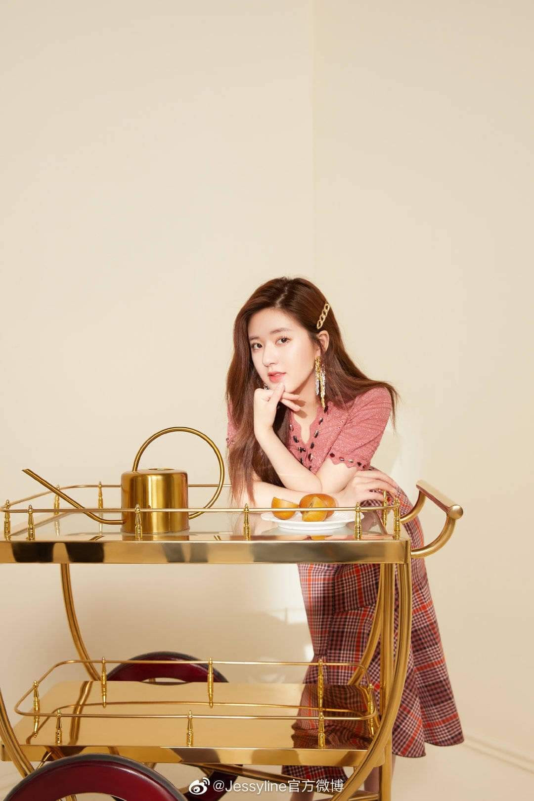 Triệu Lộ Tư khoe bộ ảnh thời trang mới, rộ tin đồn đóng cặp cùng Vương Nhất Bác ảnh 5