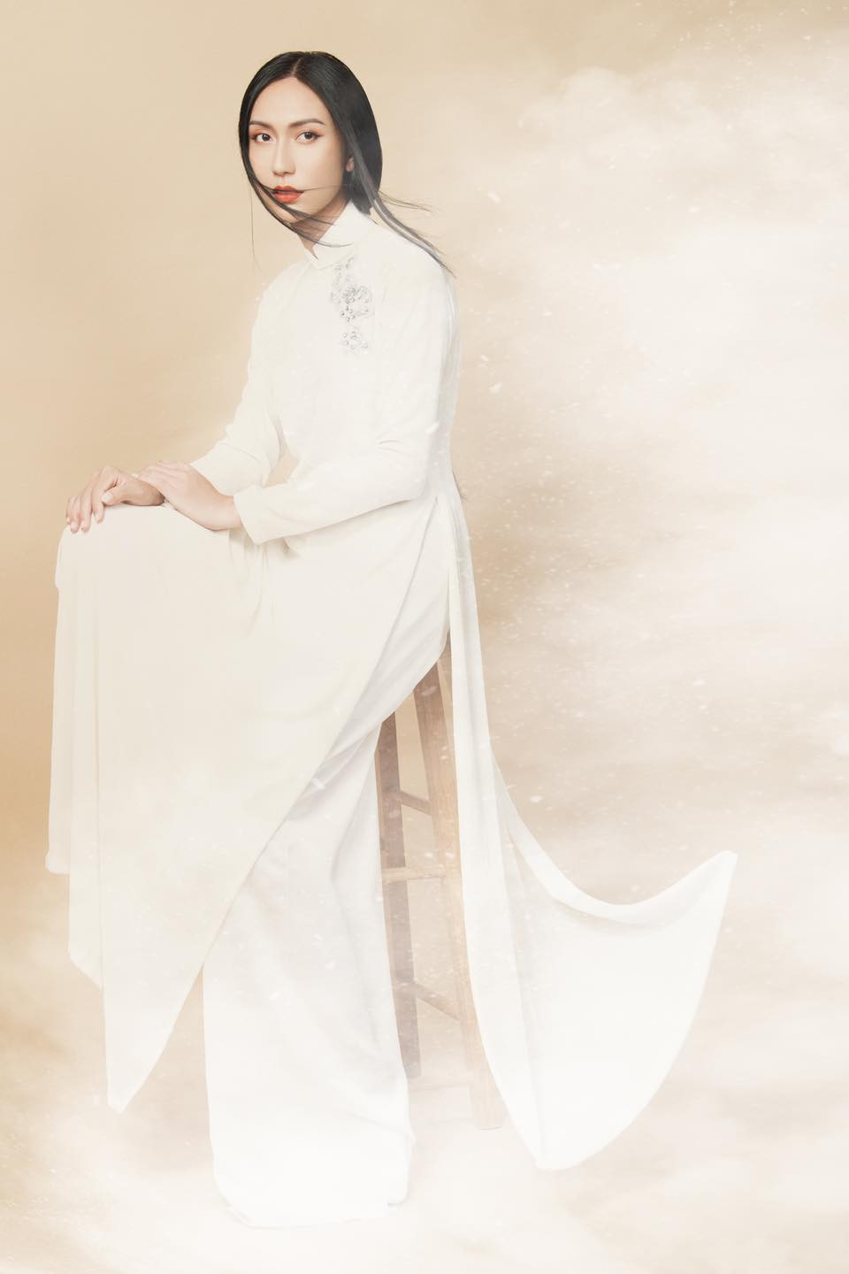 Lynk Lee ngày càng đẹp nữ tính, khoe bộ ảnh áo dài xinh như bước ra từ tranh vẽ ảnh 5