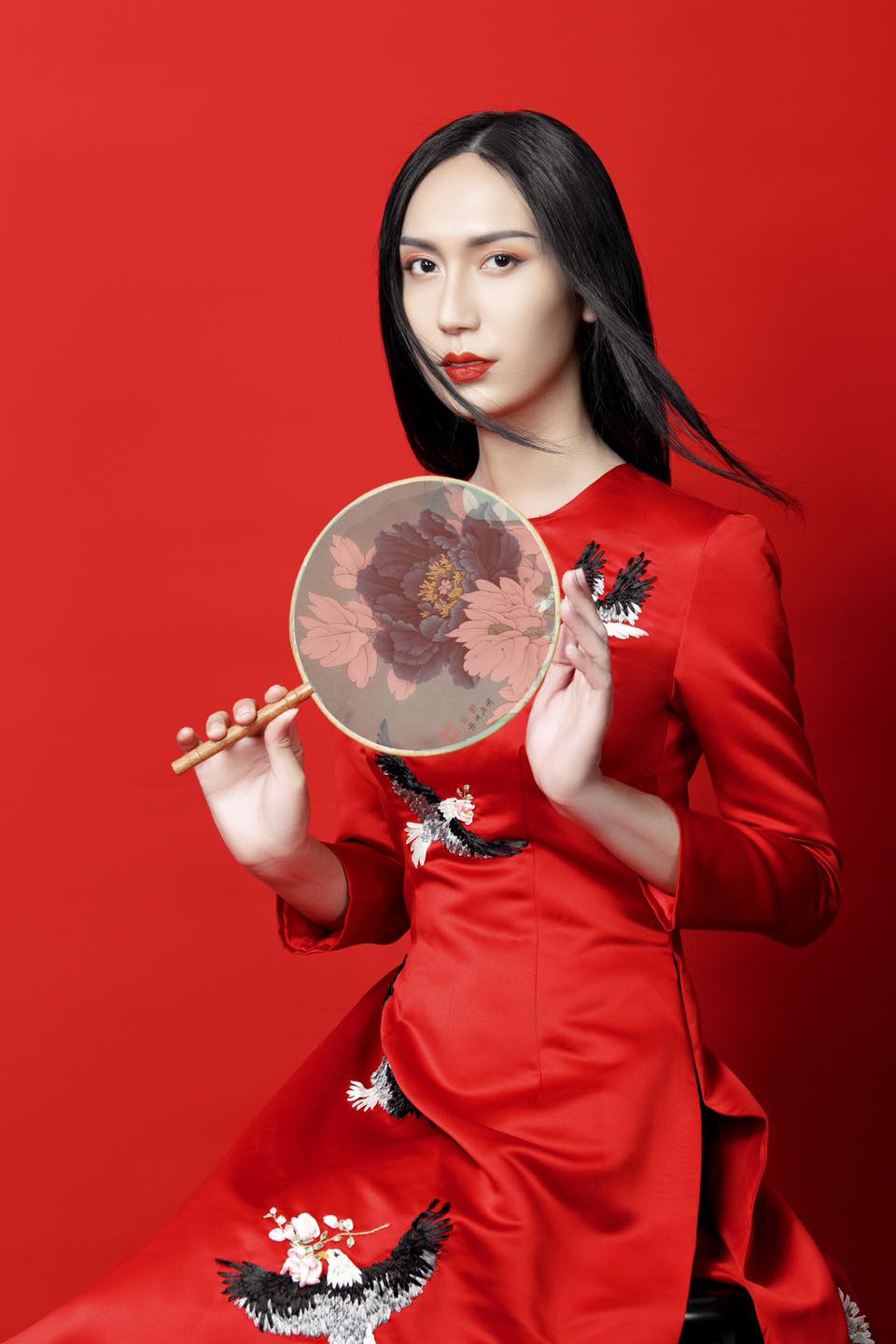 Lynk Lee ngày càng đẹp nữ tính, khoe bộ ảnh áo dài xinh như bước ra từ tranh vẽ ảnh 6