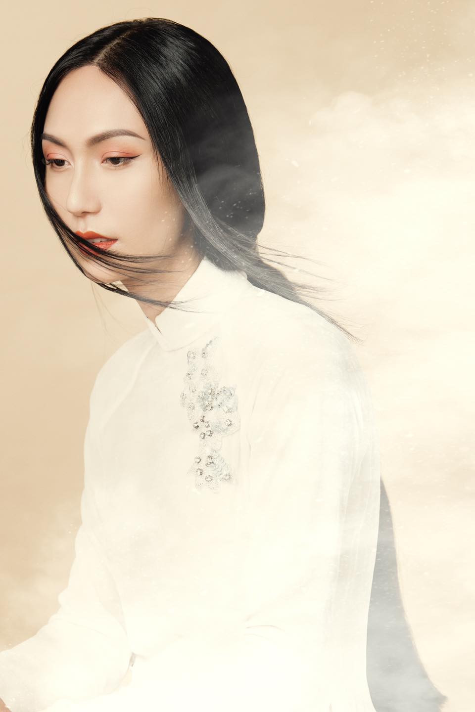 Lynk Lee ngày càng đẹp nữ tính, khoe bộ ảnh áo dài xinh như bước ra từ tranh vẽ ảnh 3