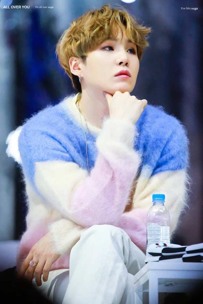 Màn “đụng hàng” gây sốc nhất lịch sử K-Biz: 15 sao Hàn cùng mặc chung 1 mẫu áo len ảnh 1