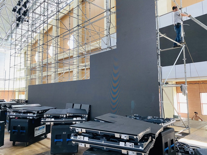 Khám phá sân khấu hoành tráng của đêm bán kết Hoa Hậu Việt Nam 2020 ảnh 2