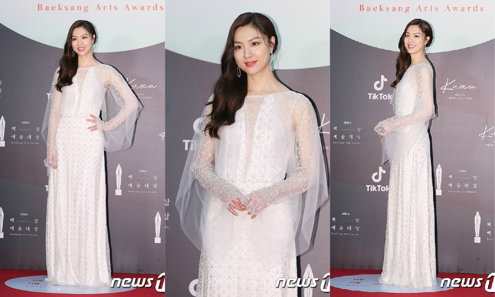 Thảm đỏ Baeksang 2020: Hyun Bin, Son Ye Jin xuất hiện ấn tượng, thỏa lòng mong đợi của fan ảnh 5