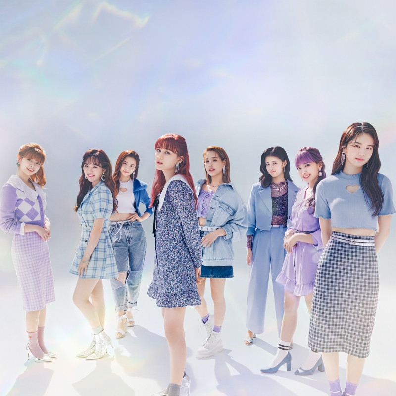 Nhóm nhạc “chị em” của TWICE ở Nhật làm đại sứ thời trang cho nhãn hàng bình dân toàn cầu ảnh 2