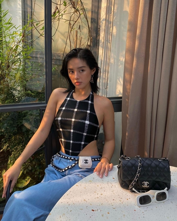 Lương Thùy Linh, Châu Bùi… cùng loạt sao Việt lăng xê kiểu áo đánh tan cái nóng đầu Hè ảnh 3