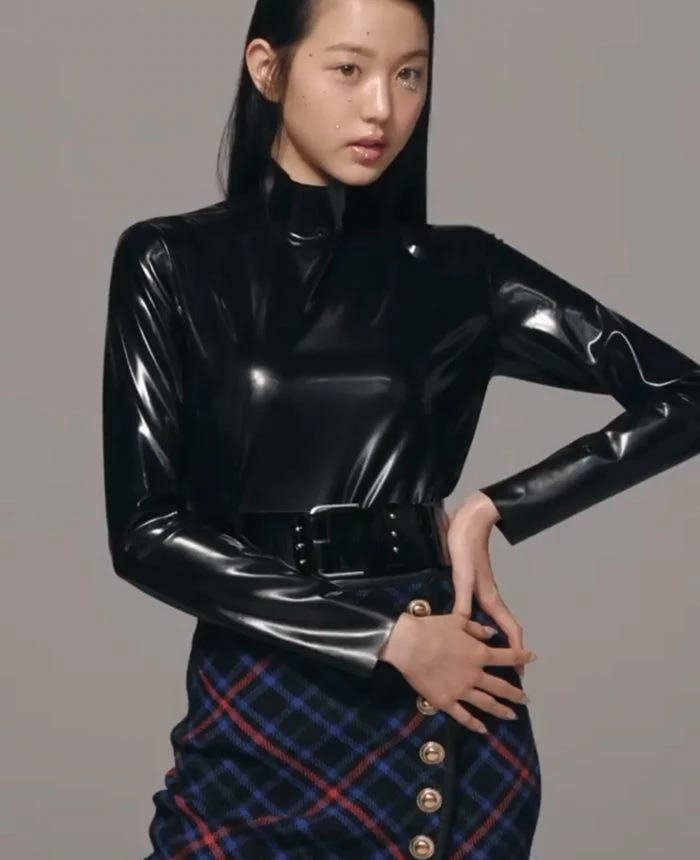 Jang Won Young và Rosé BLACKPINK đụng hàng: Chân dài cực phẩm không đọ được với chân cong ảnh 4