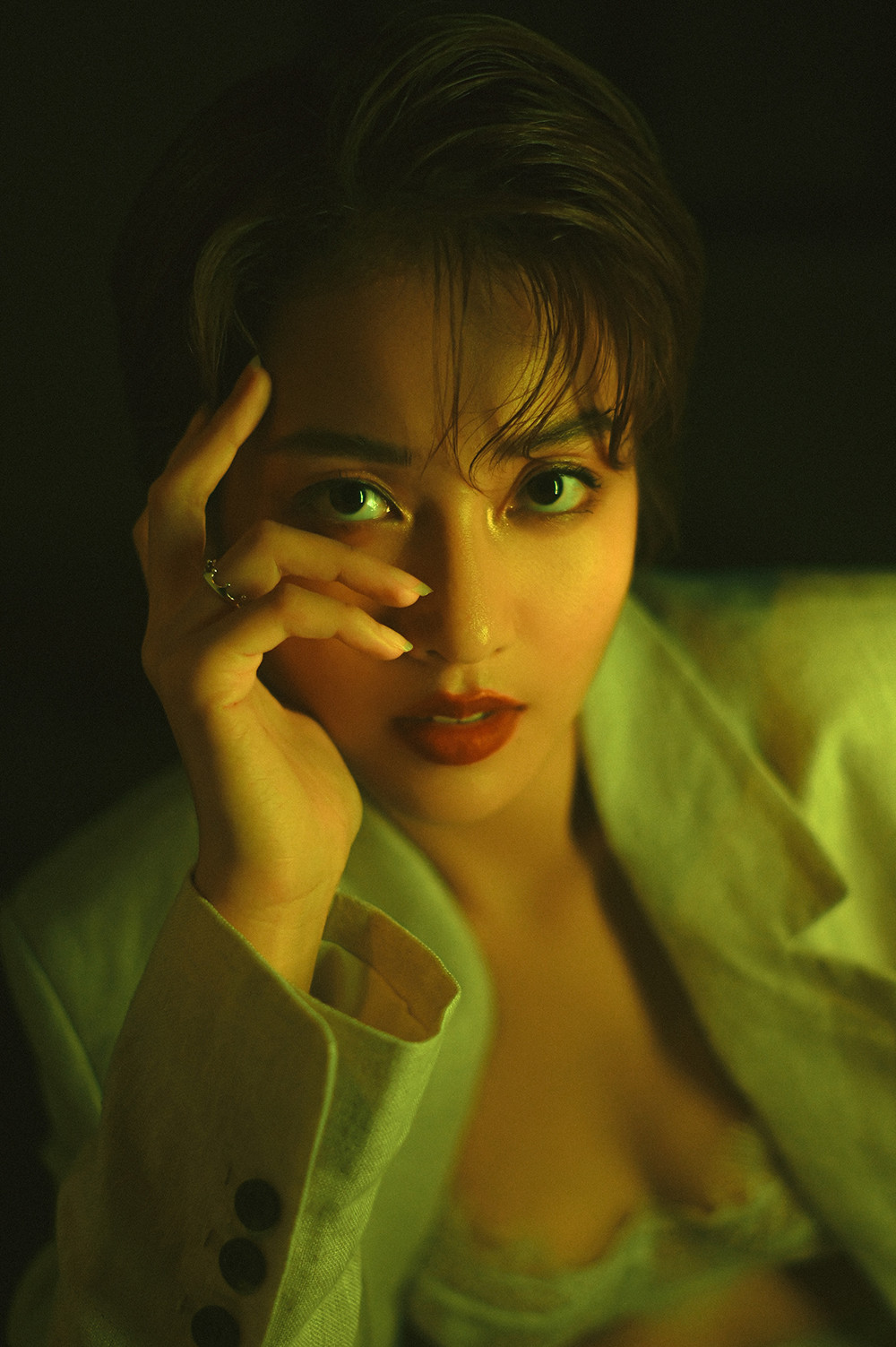 Khả Ngân gây sốc khi cắt phăng mái tóc dài, bất ngờ chuyển sang hình tượng tomboy ảnh 3