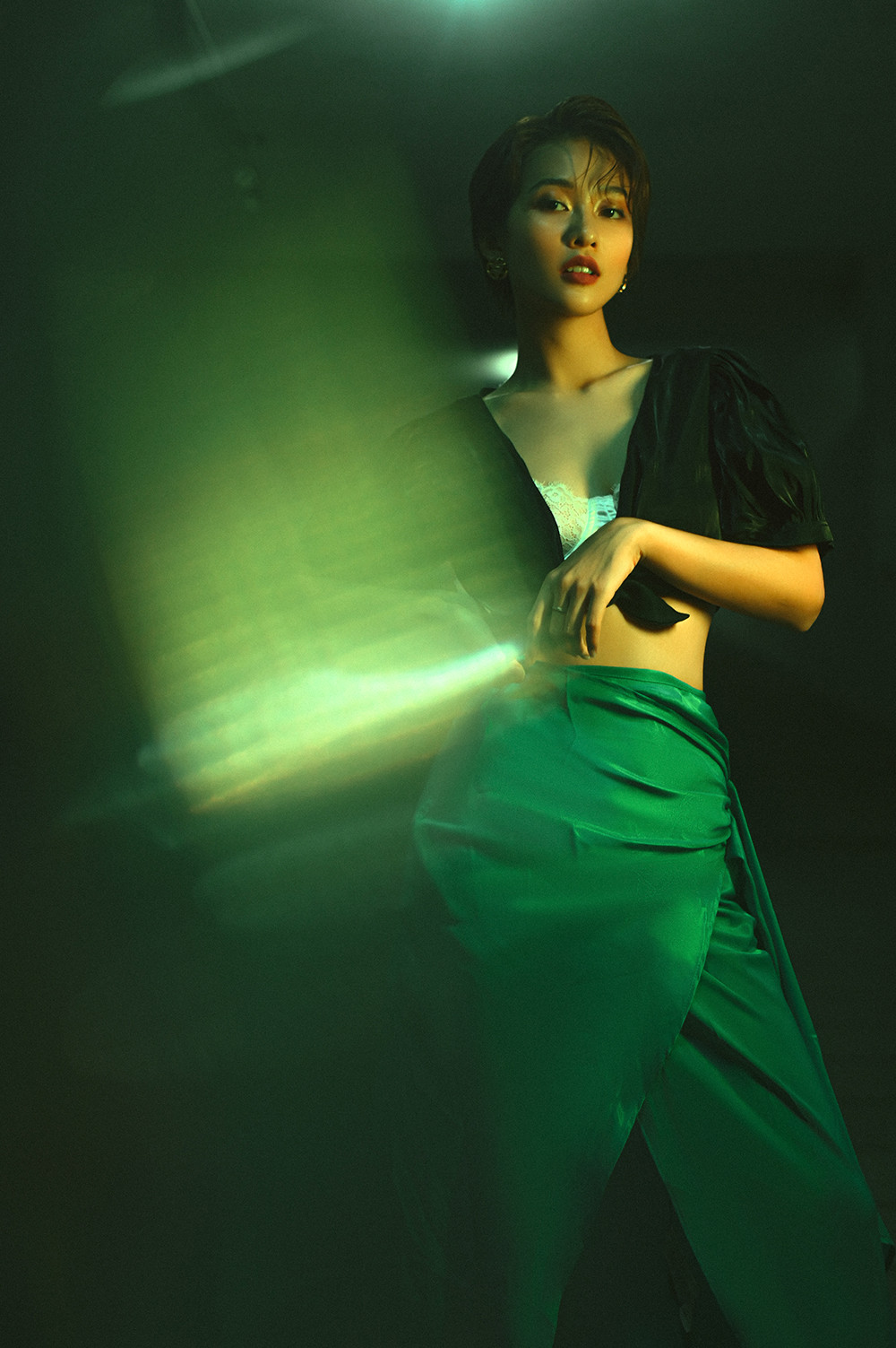 Khả Ngân gây sốc khi cắt phăng mái tóc dài, bất ngờ chuyển sang hình tượng tomboy ảnh 7