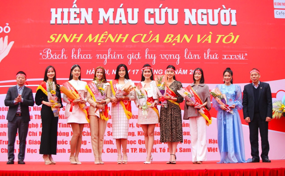 Hoa hậu Đỗ Thị Hà cùng hai Á hậu lan tỏa thông điệp nhân văn của ngày Chủ Nhật Đỏ ảnh 1