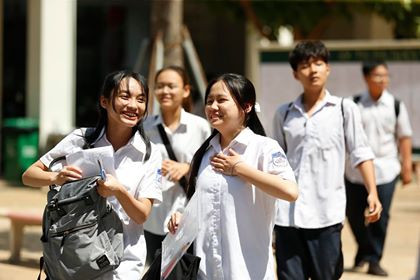 ẢNH: Nữ sinh Thủ đô xinh xắn, rạng ngời sau buổi thi Ngữ Văn ảnh 2