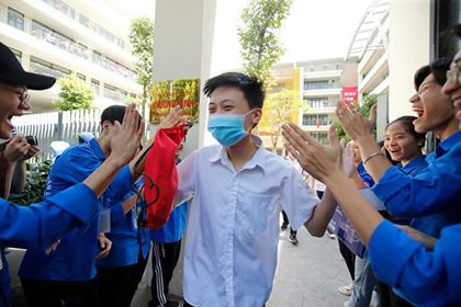 ẢNH: Nữ sinh Thủ đô xinh xắn, rạng ngời sau buổi thi Ngữ Văn ảnh 4