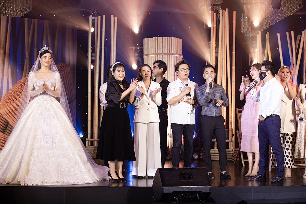 Lương Thuỳ Linh gợi cảm trình diễn váy cưới, đấu giá được hơn 400 triệu cho Đà Nẵng ảnh 9