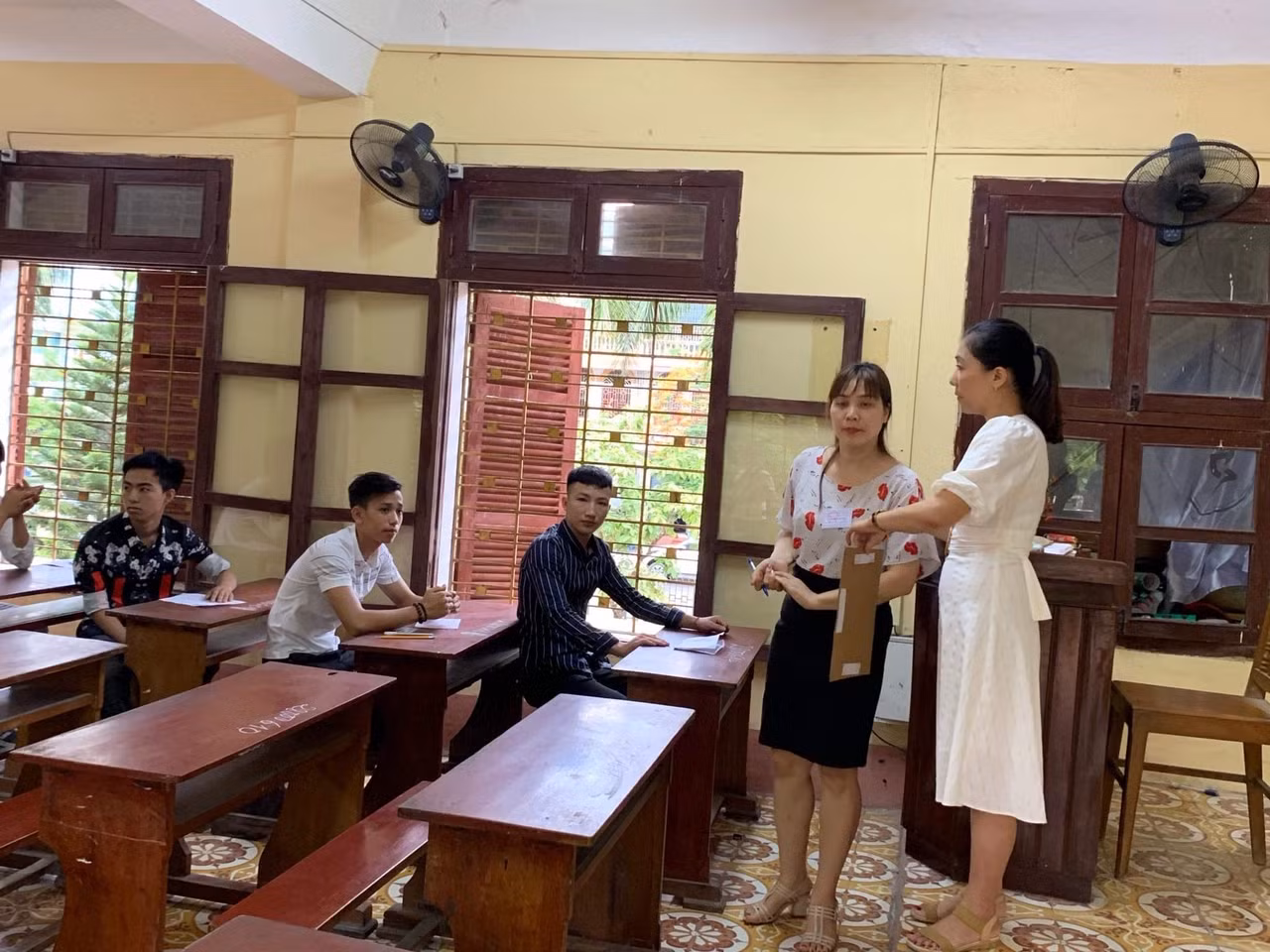 Tranh cãi mức thu học phí trực tuyến: Kiến nghị lập đoàn thanh tra ảnh 3 Tranh cãi mức thu học phí trực tuyến: Kiến nghị lập đoàn thanh tra ảnh 3