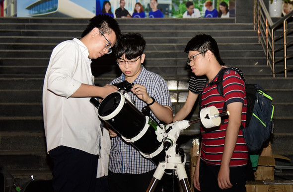 Giới trẻ thủ đô hào hứng khám phá vũ trụ ảnh 3