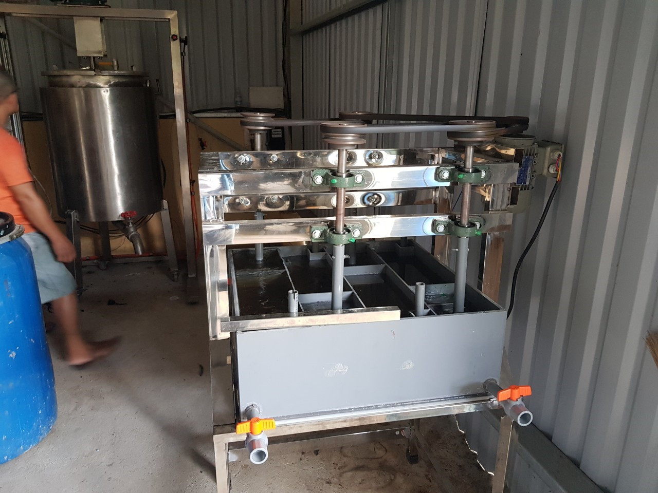 Thu được kim loại cực quý từ quặng thải bỏ ảnh 1