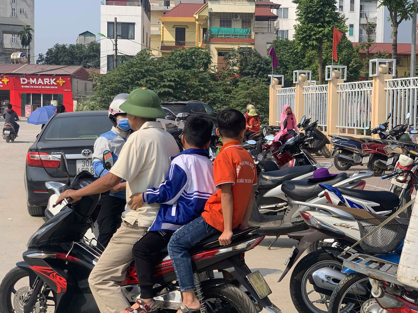 Nghi xà xẻo suất ăn học sinh, phụ huynh quây trường học đòi giải thích ảnh 5