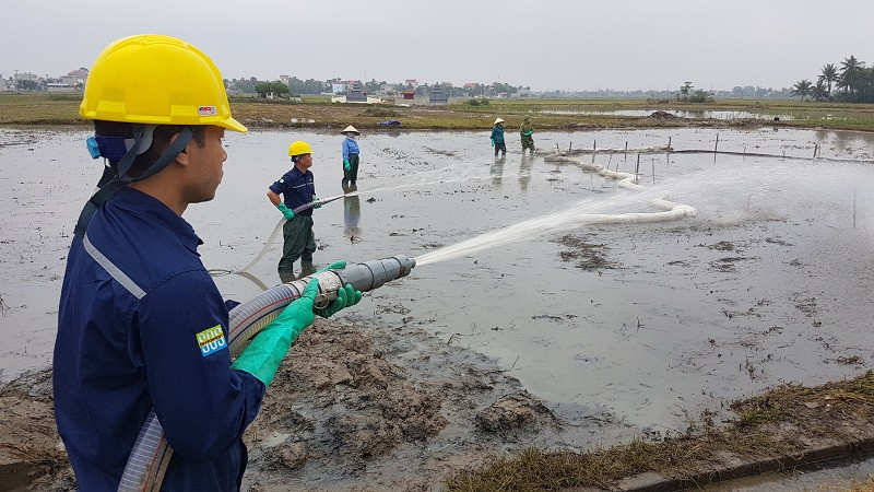 Nhiều địa phương không có biển chủ quan với sự cố tràn dầu ảnh 2