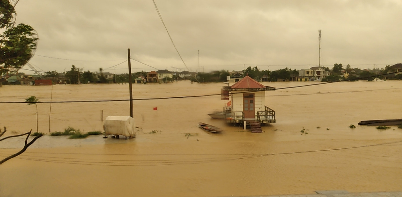 Gió mùa đông bắc về, miền Bắc mưa lạnh, miền Trung mưa lớn ảnh 1