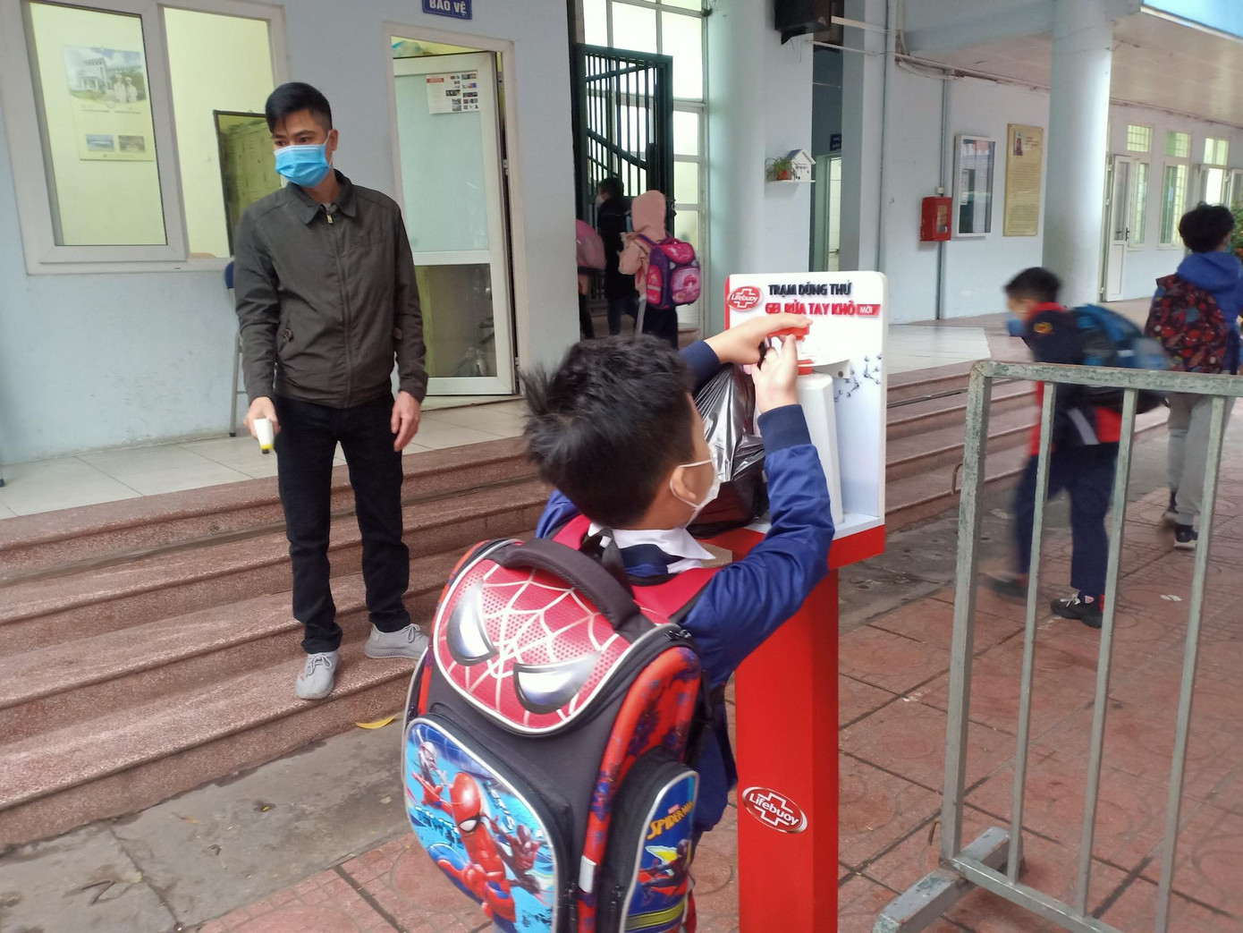 Sáng nay, hơn hai triệu học sinh Hà Nội trở lại trường ảnh 3