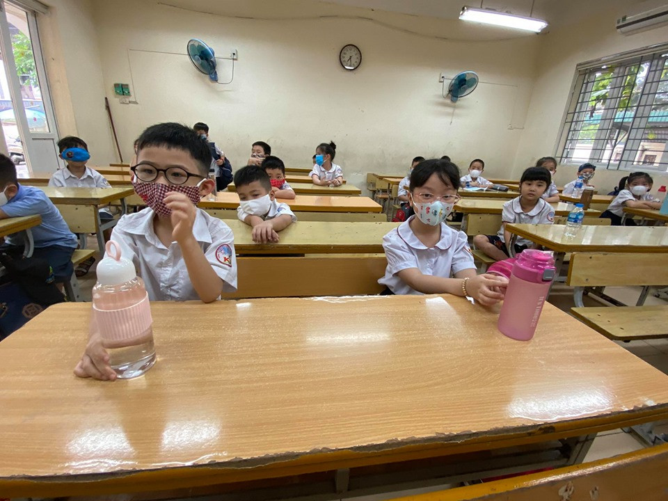 Học sinh tiểu học háo hức, trẻ mầm non nức nở trong ngày đầu tới trường ảnh 9