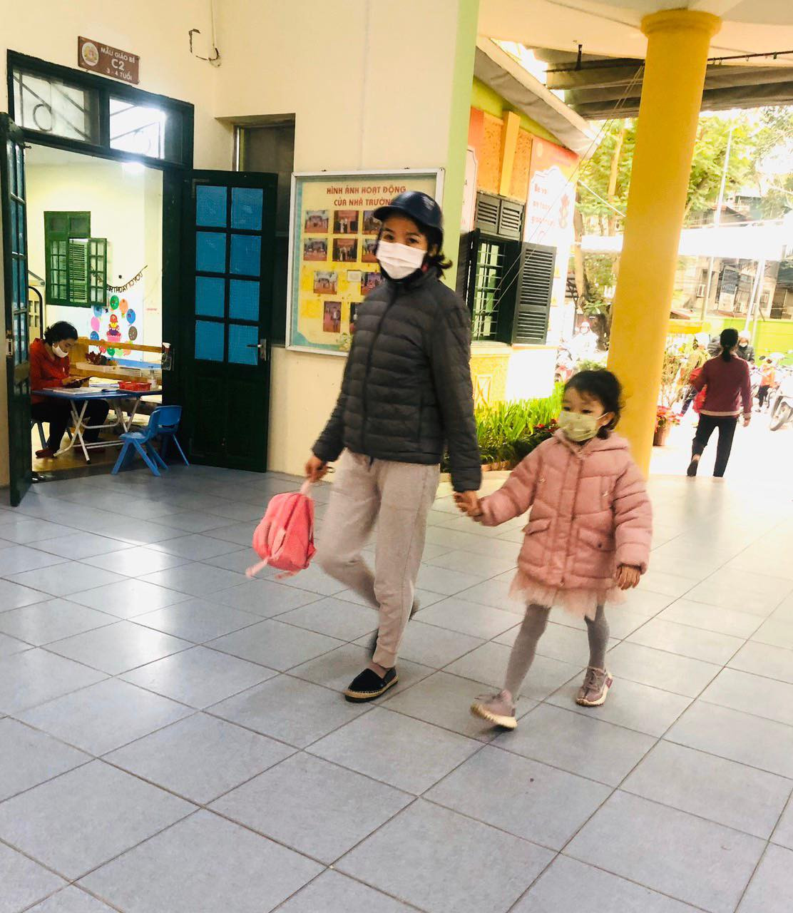 Sáng nay, hơn hai triệu học sinh Hà Nội trở lại trường ảnh 7