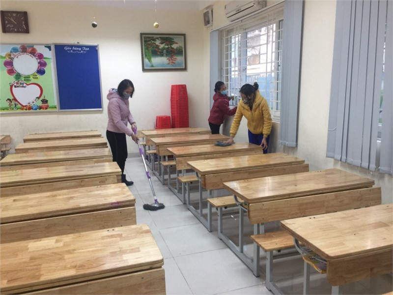 Học sinh trở lại trường vẫn phải 'chiến đấu với dịch bệnh' ảnh 5