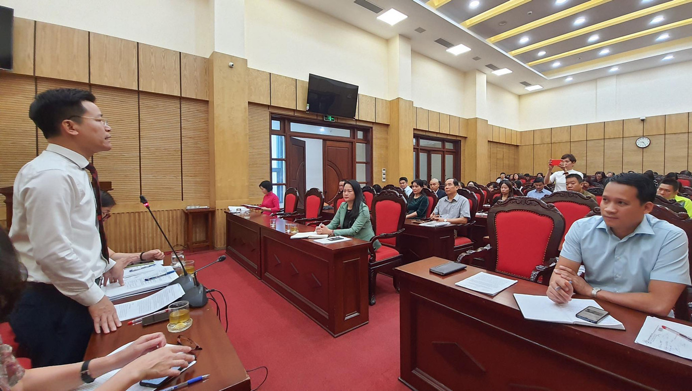 Giáo viên vừa trông trẻ vừa bán hàng online kiếm sống? ảnh 1