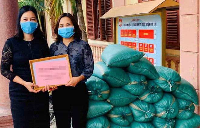 Giáo viên ủng hộ nửa tấn gạo, học sinh ủng hộ 'cả gia tài' chống dịch COVID-19 ảnh 5