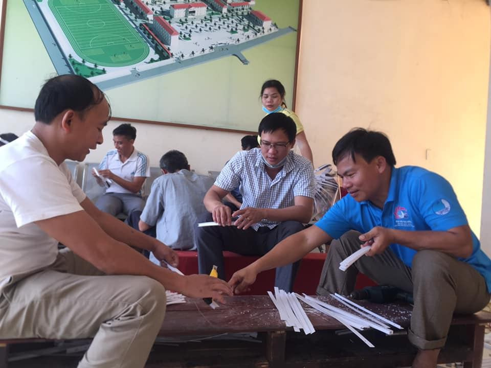 Giáo viên Trường THPT Kỳ Anh sáng chế kính che mặt ngừa COVID-19 ảnh 3